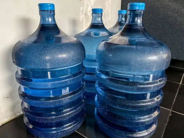 Galon kosong bekas dispenser