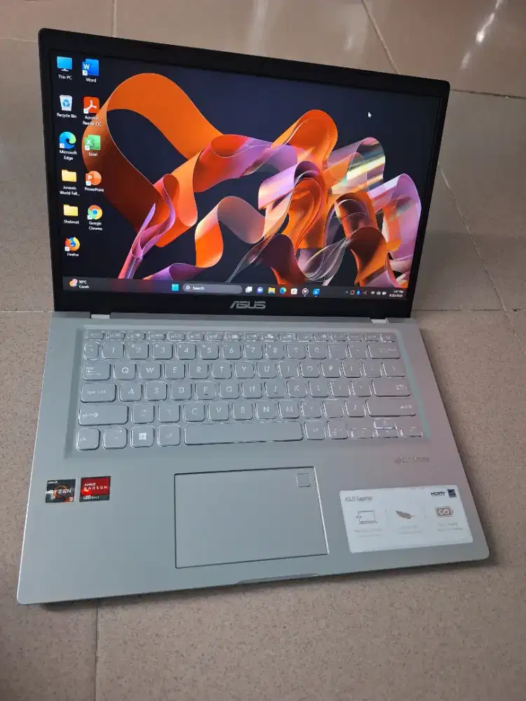 Bismillah di jual laptop asus vivobook slim ryzen3 ram 8gb siap pakai
