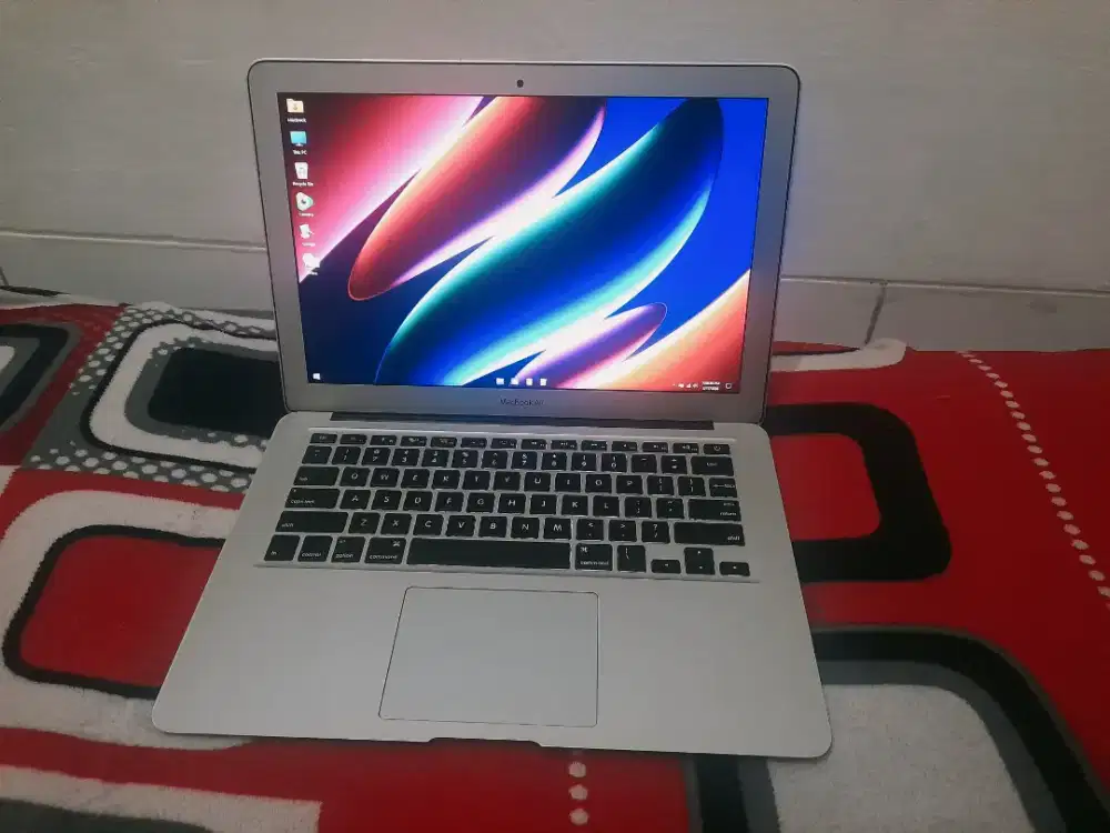 Macbook Air 2015. Core i5 gen 5. Ram 8GB. Buat Sekolah, Kuliah, Kerja