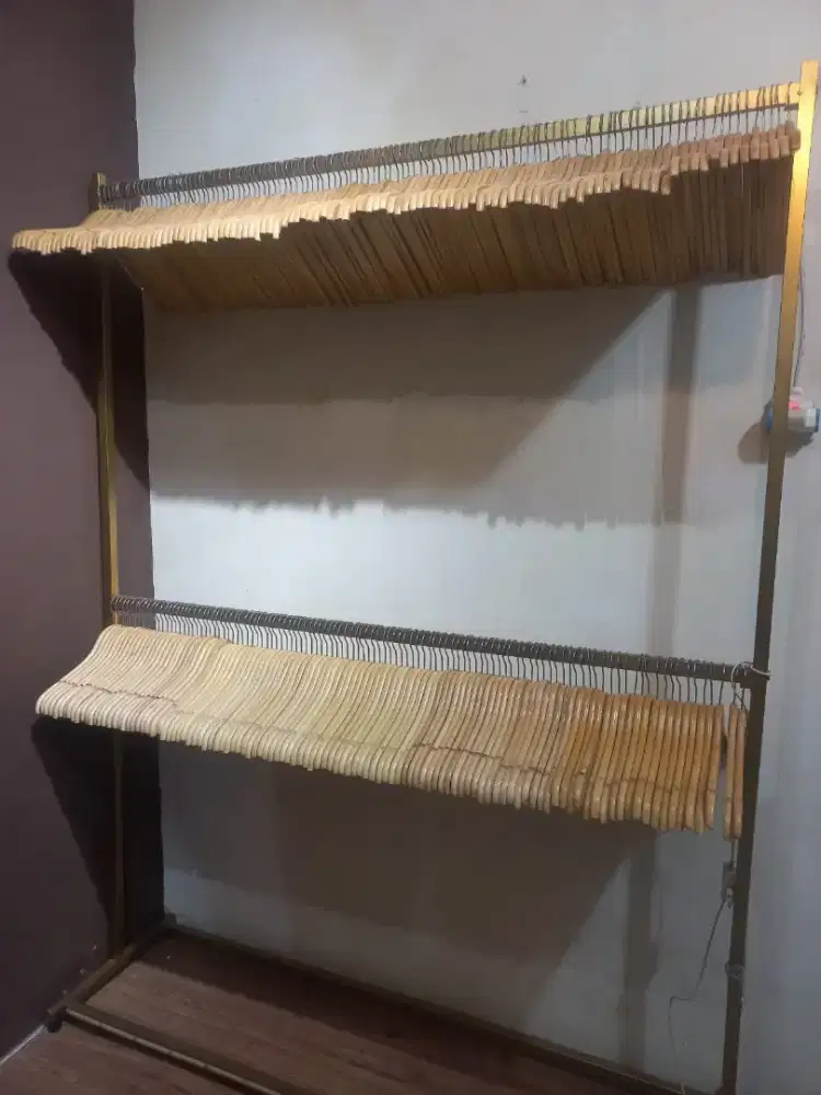 Hanger kayu dan gawang 2 tingkat