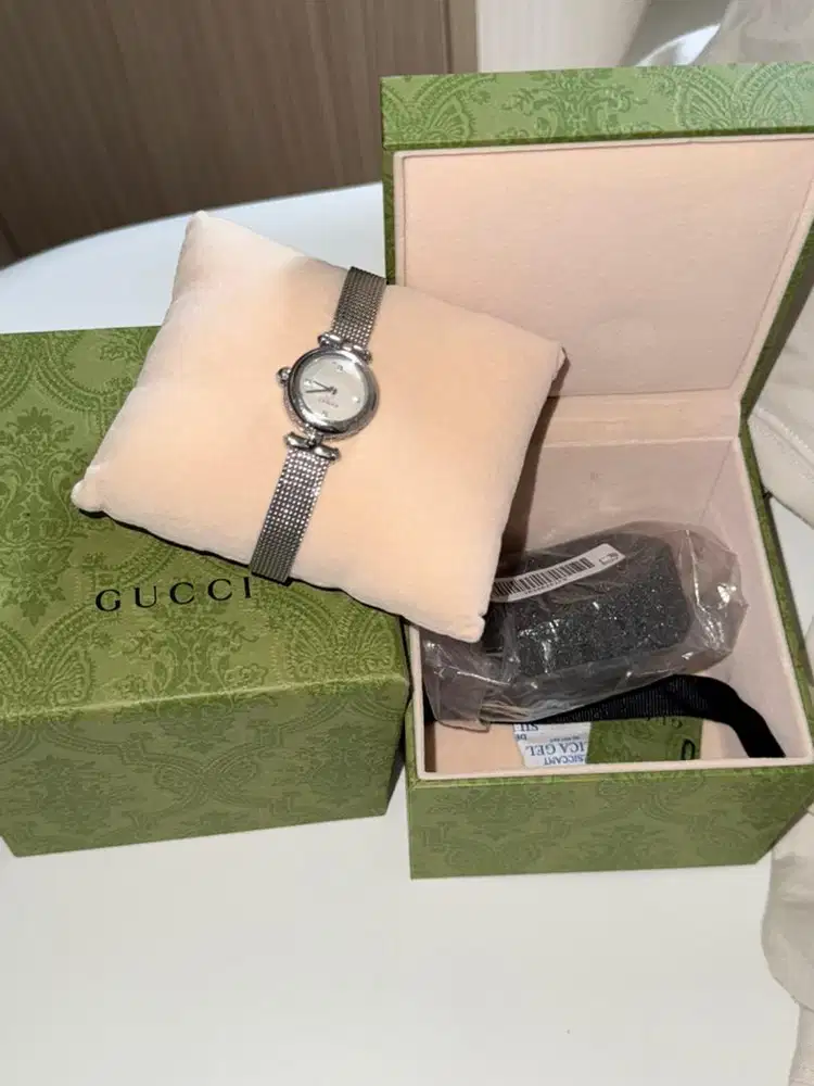 Gucci watch mother of pearl