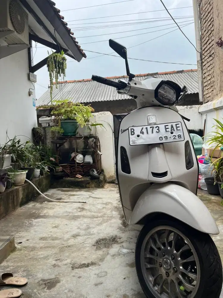 Piaggio Vespa Sprint S 150cc, mesin STD, kunci Coklat Biru, SS Lengkap
