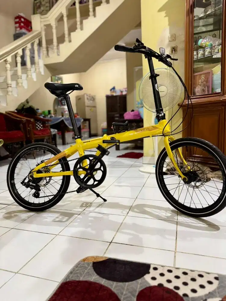 Sepeda Lipat Dahon Madison Ion Warna Kuning dan Merah