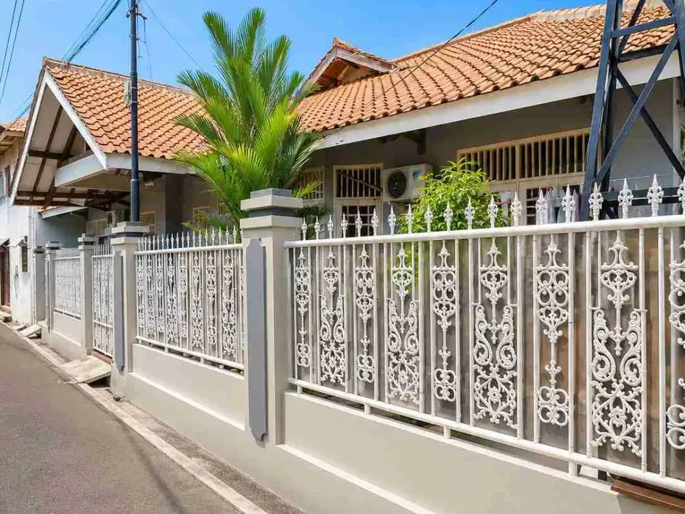 RUMAH LUAS & STRATEGIS JATINEGARA KAUM — Rp2,5 M!