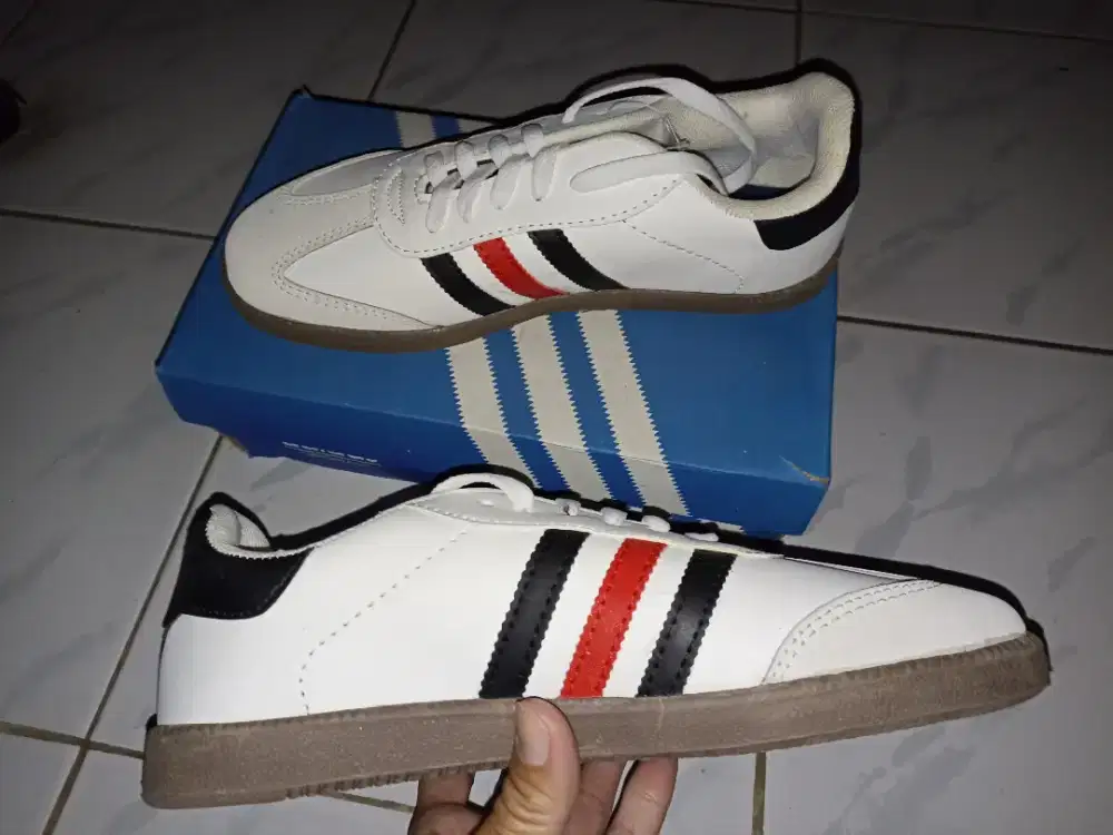 Sepatu Adidas Samba Sneakers