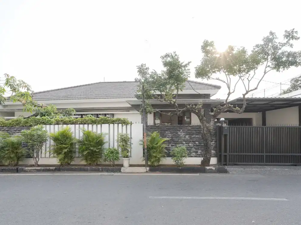Rumah Luas 1 Lantai 10 Menit ke Mall Kelapa Gading Hadap Timur J-51032