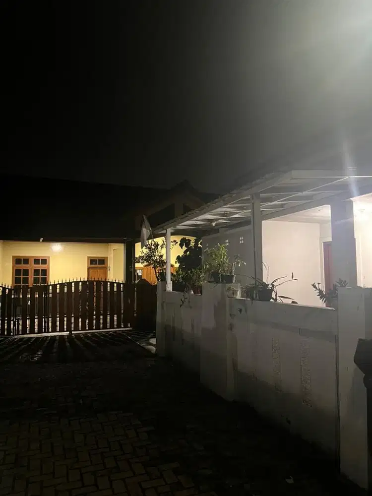 Dibutuhkan asisten rumah tangga