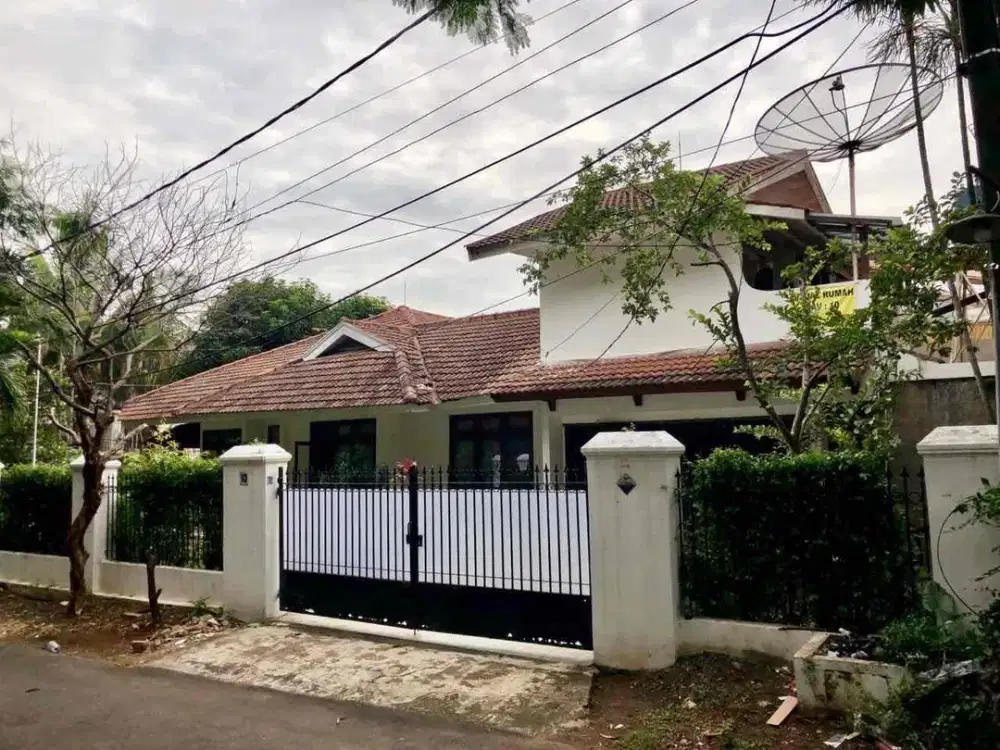 rumah di dalam cluster  jln ampera raya, ragunan jaksel