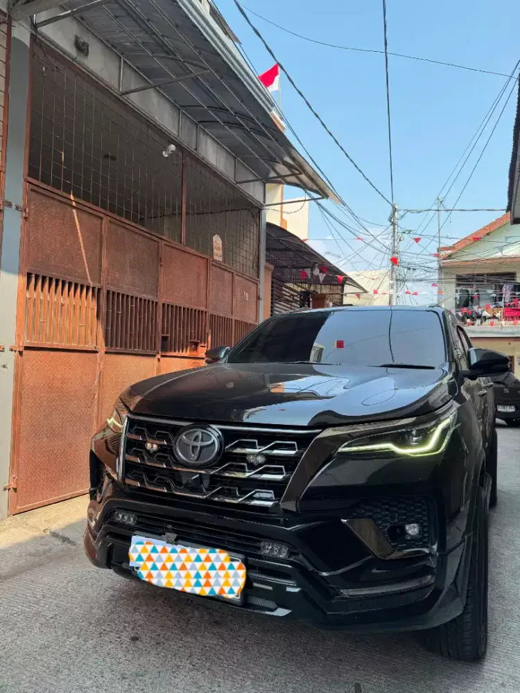 DIJUAL FORTUNER GR 2.8 2022 HITAM