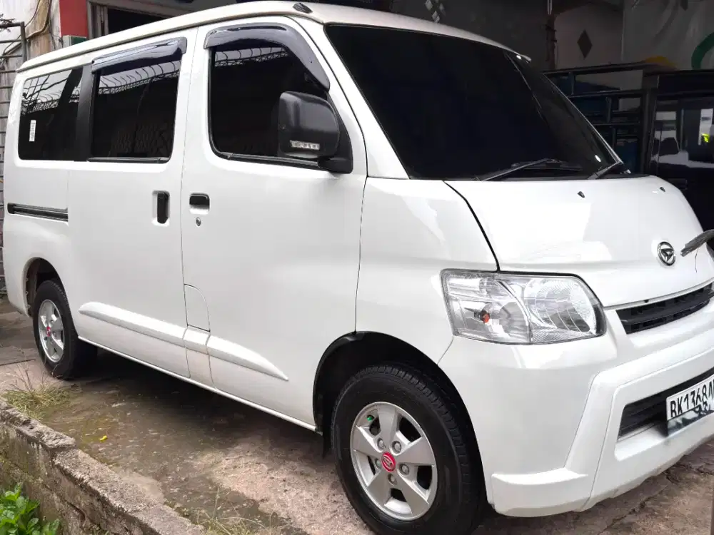 Granmax minibus 1300 cc. Bagasi atas