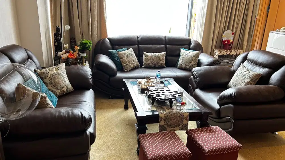 Moving out sale of good quality, new six seater sofa
