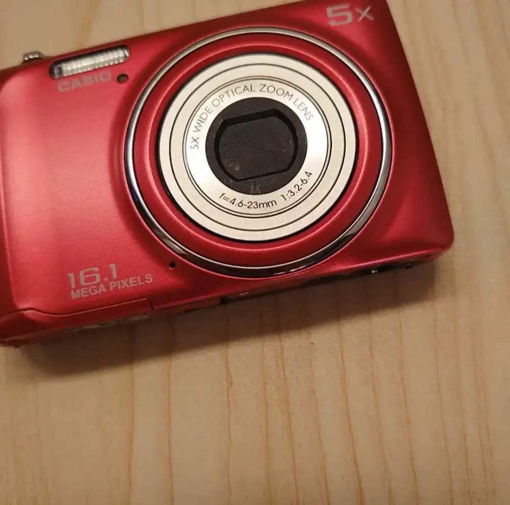 Digicam CASIO QV R300 MERAH