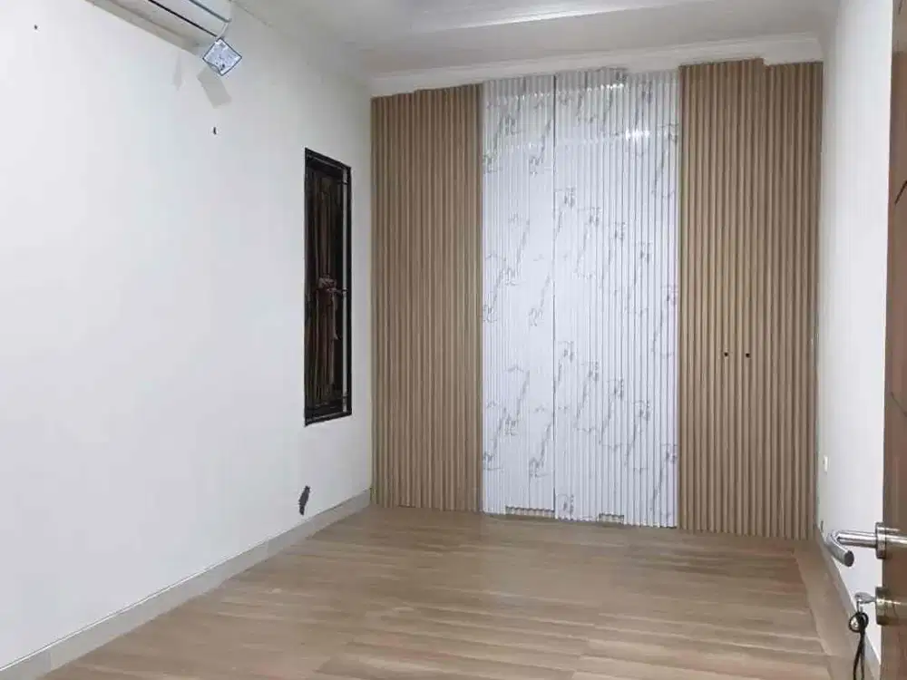 Semi Furnished + 5 AC! Disewa Rumah 2 Lantai di Cluster Heliconia - Langsung Nego Aja Nih