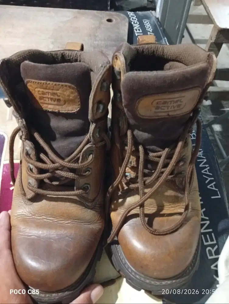 Sepatu camel active