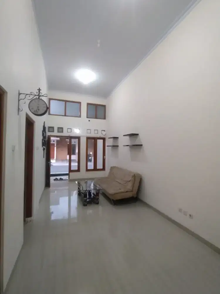 Disewakan Rumah Bagus lokasi Safira Mangesti Gentan