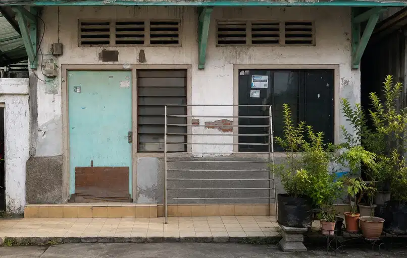 DIJUAL RUMAH LAMA MURAH DAERAH MUTERAN, SEBERANG PASAR BABAAN KEBALEN
