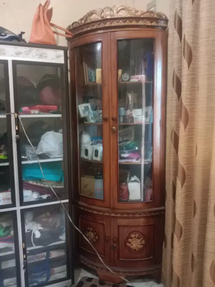 Lemari Sudut Jati