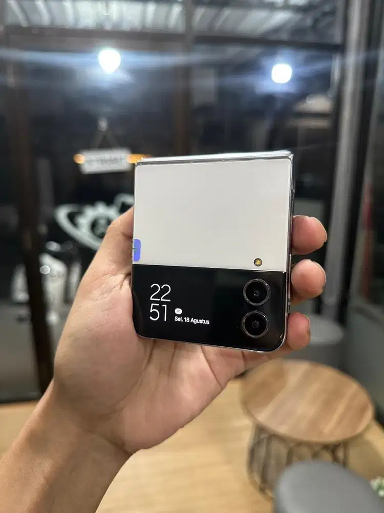 Samsung Z Flip 4 5G 8/256 Sein