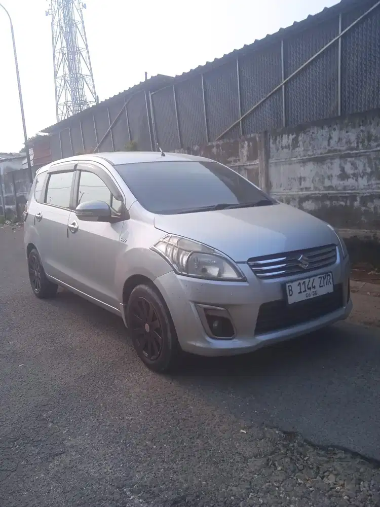 Ertiga GX Manual 2014 silver 3 juta