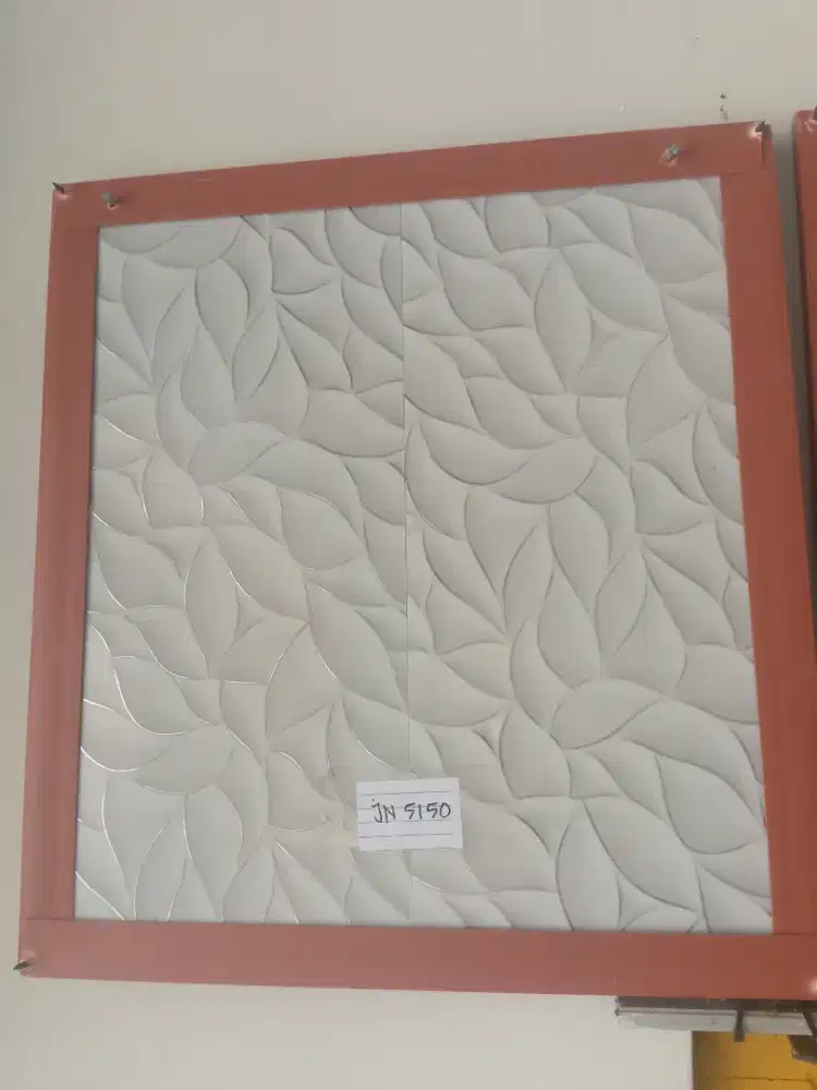 Baja ringan dan pelapon pvc