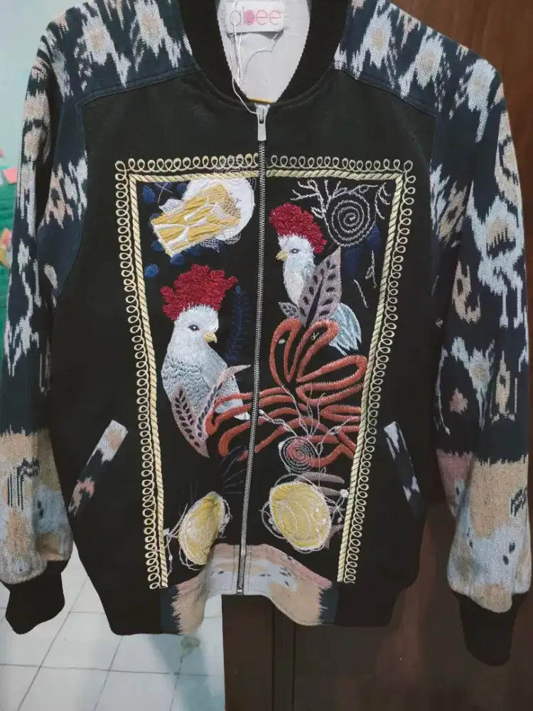 Jaket motif bordir