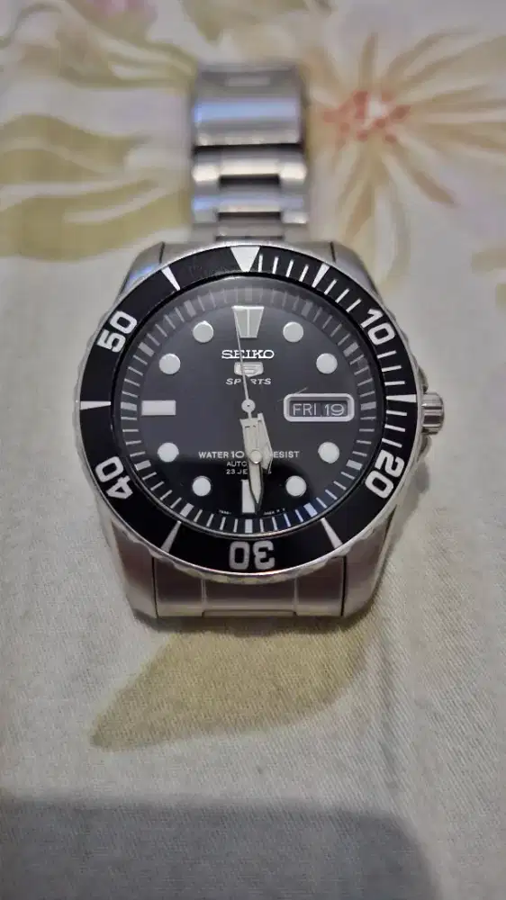 Seiko 5 Sports Sea Urhin (SNZF17) – Jam Tangan Diver Klasik