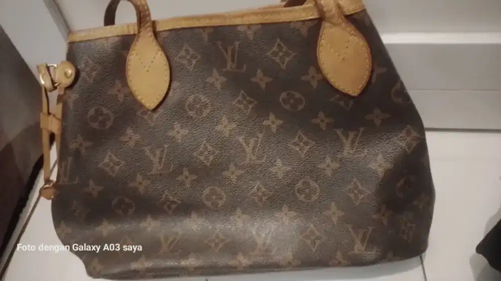 Jual aja Tas LV lama tidak terpakai,Minus bagian dalam  nya Kotor