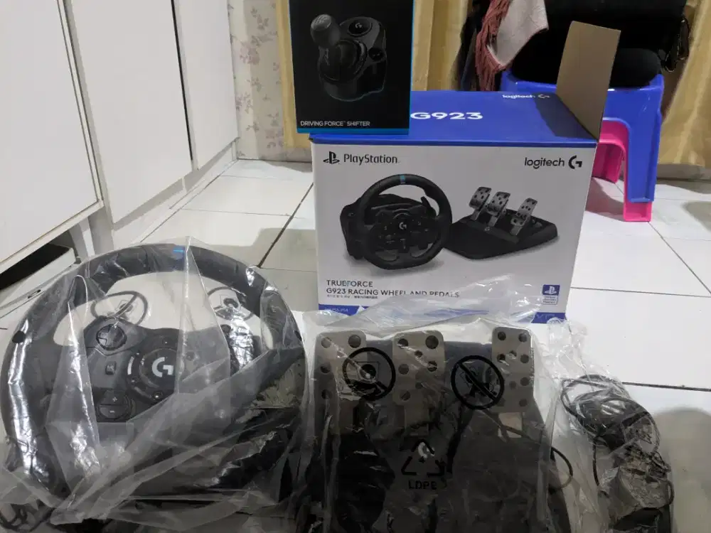 Logitech G923 Driving Force Racing Wheel + Shifter – Kondisi Mulus