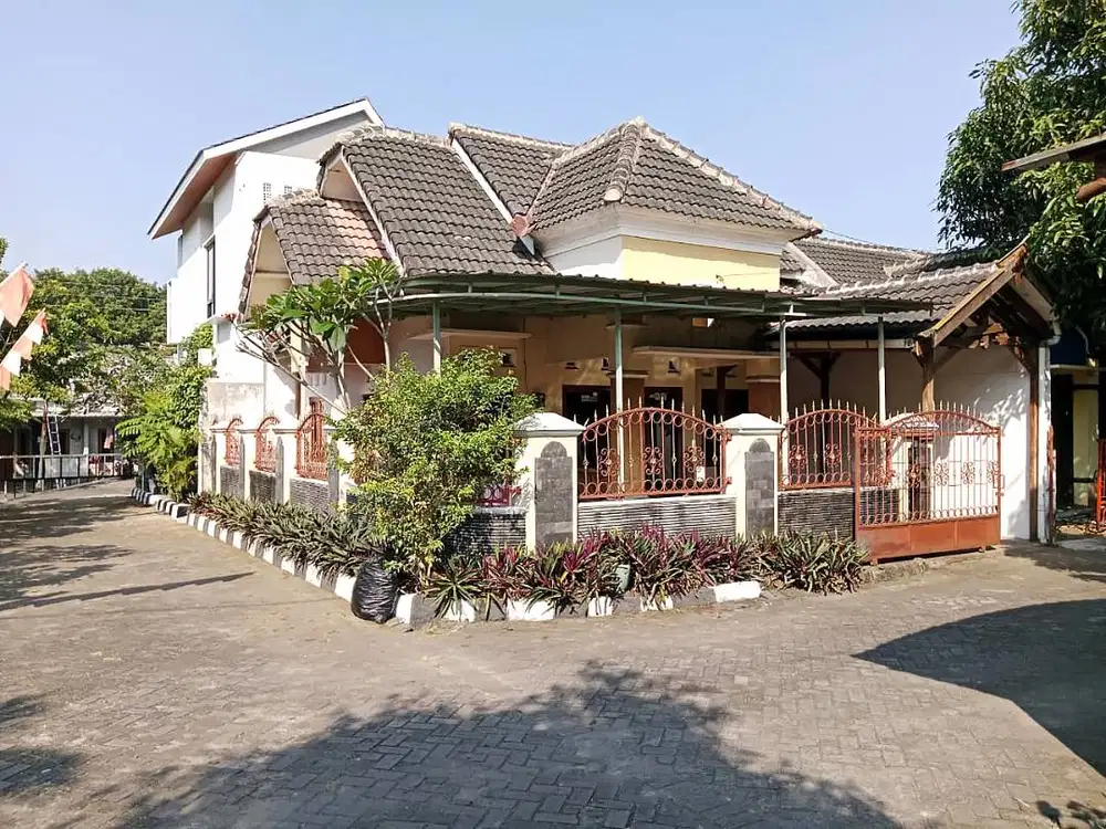 Rumah Hook Lingkungan Perumahan dekat Jalan Magelang Km 12,5