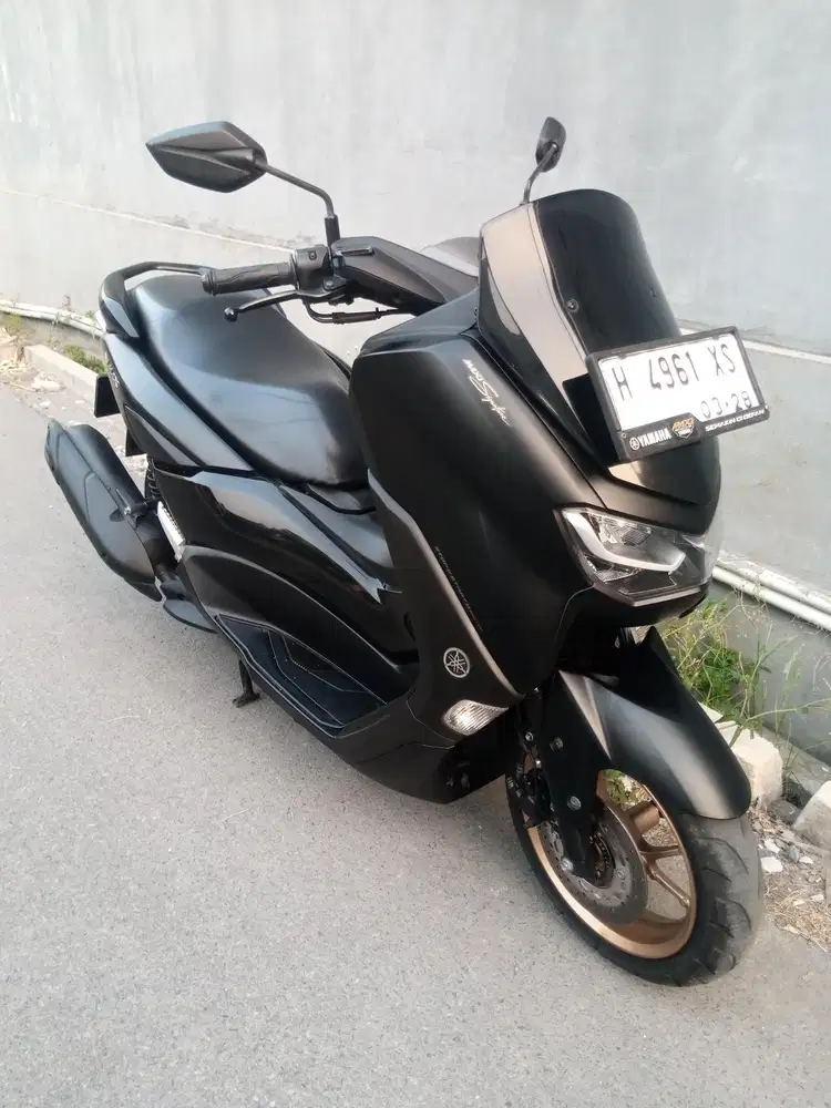 Yamaha N max 2023 Hitam