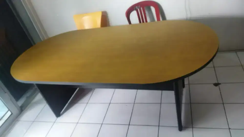 Meja Rapat Kantor / Meja Meeting berbentuk Oval