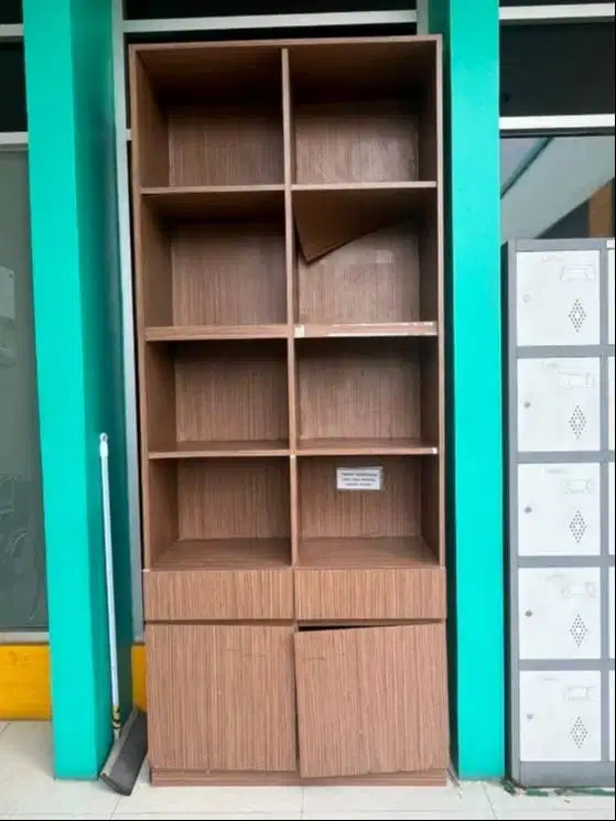 Lemari Rak Barang