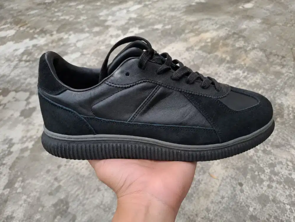 Onitsuka Tiger Delecity L ( ORIGINAL BNIB )
