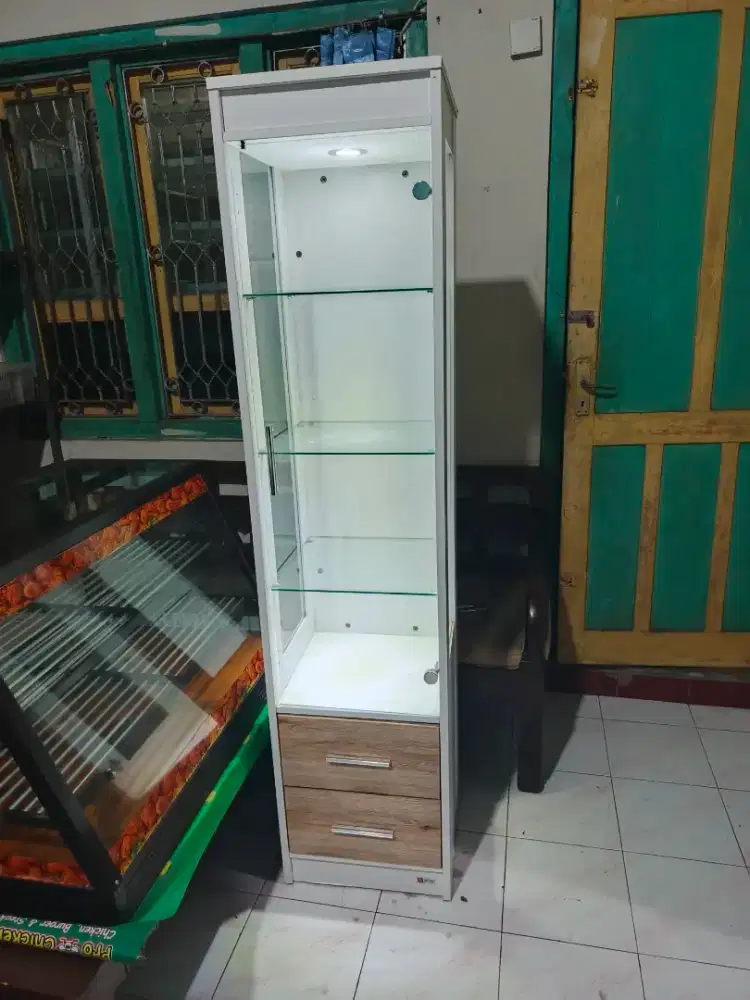 lemari hias lemari kaca bekas bagus mulus