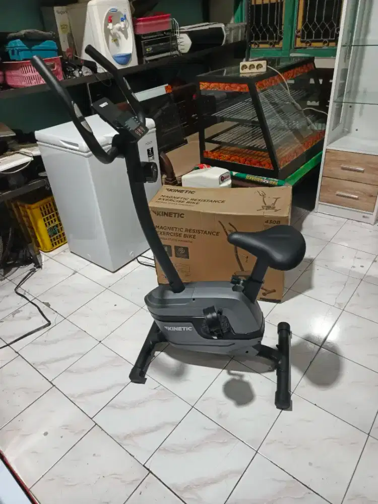 sepeda statis KINETIC mulus seperti baru