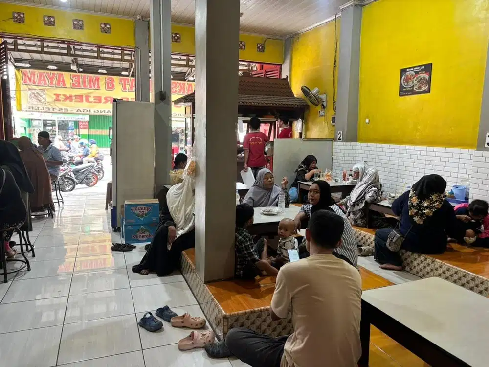 Dibutuhkan Sebagai Pelayan (bagian dari Team Bakso Sumber Rejeki)