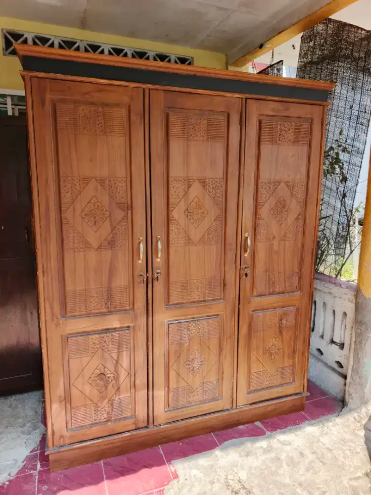 lemari pakaian besar bagus