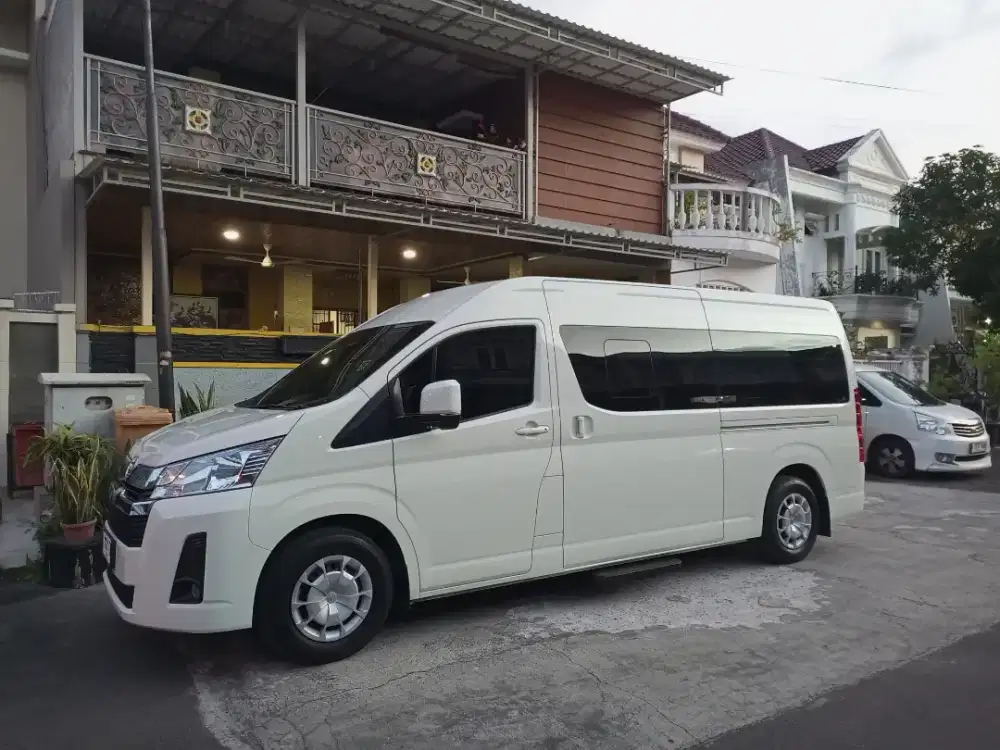 Sewa Hiace Premio