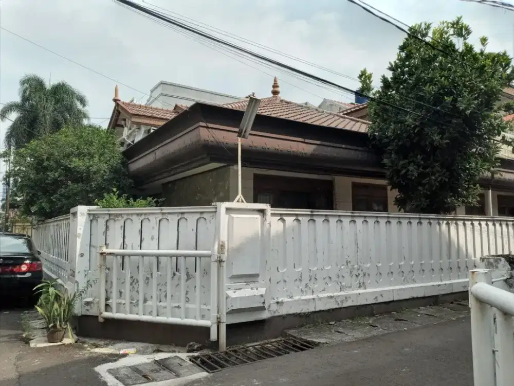 Rumah Hoek 1.5Lt di Tebet Timur, Selangkah Ke Tebet Eco Park dan Stasiun
