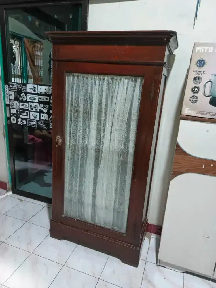 lemari display kaca jati lawas bekas