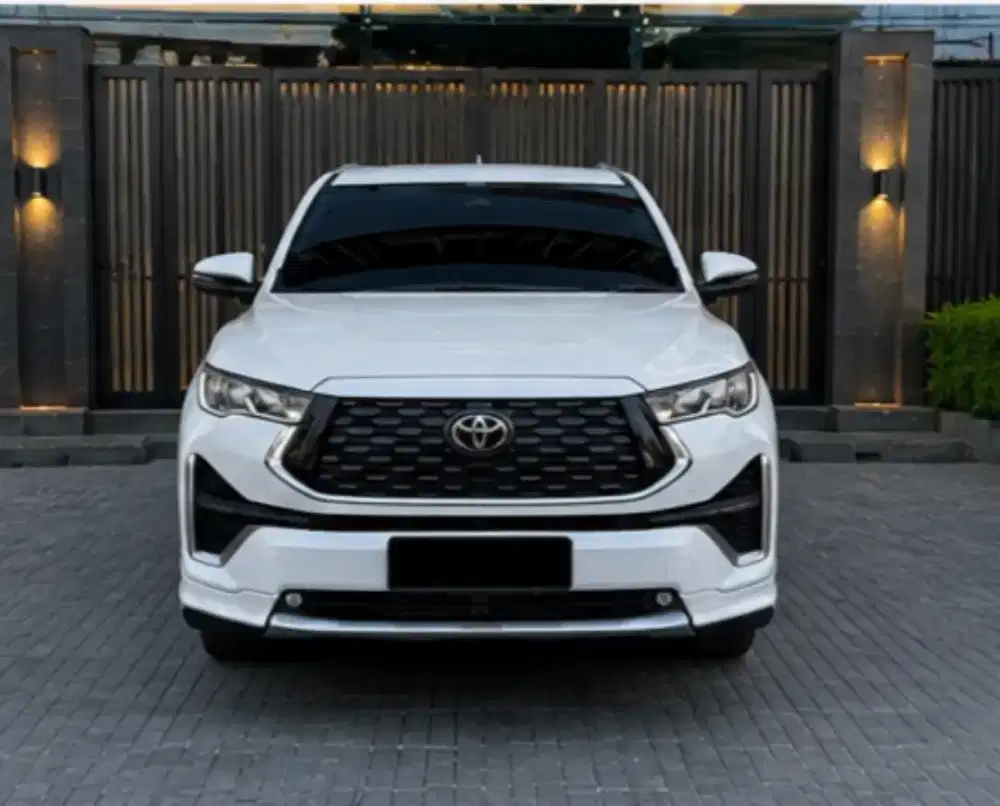 Innova Zenix Q Hybrid 2.0 Modelista TSS 2 RSE Panoramic 2025