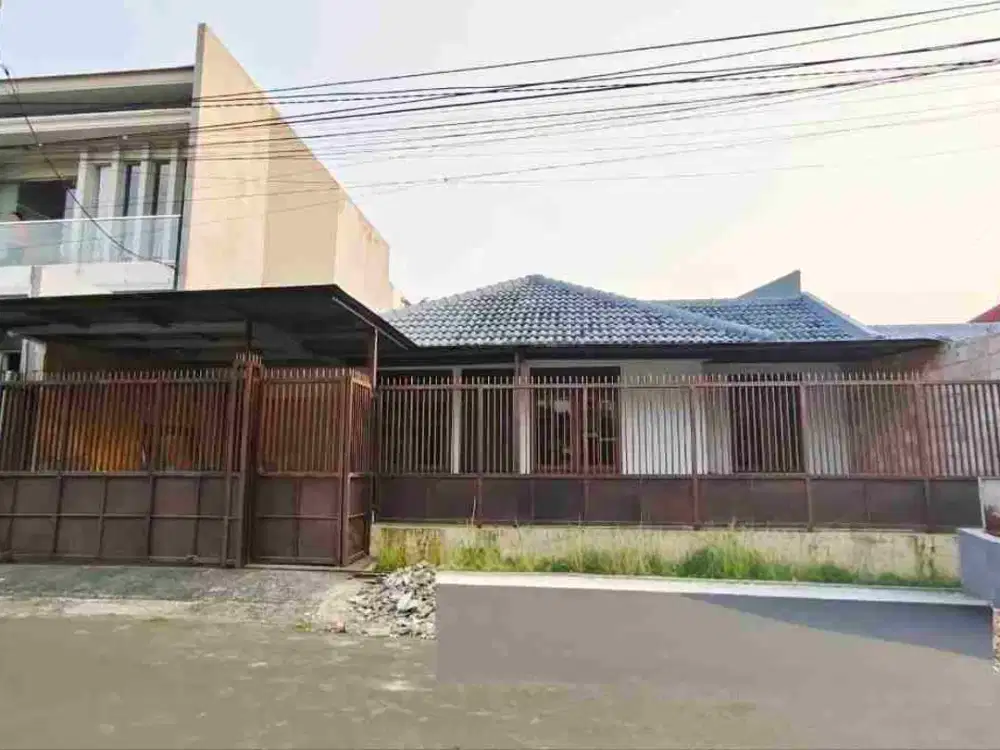 Rumah Luas 240 m Full Renov Darmo Surabaya Dekat HR Muhammad & Sekolah Gloria serta PTC. Cocok Untuk Hunian, Kantor atau Tempat Kursus / Pilates