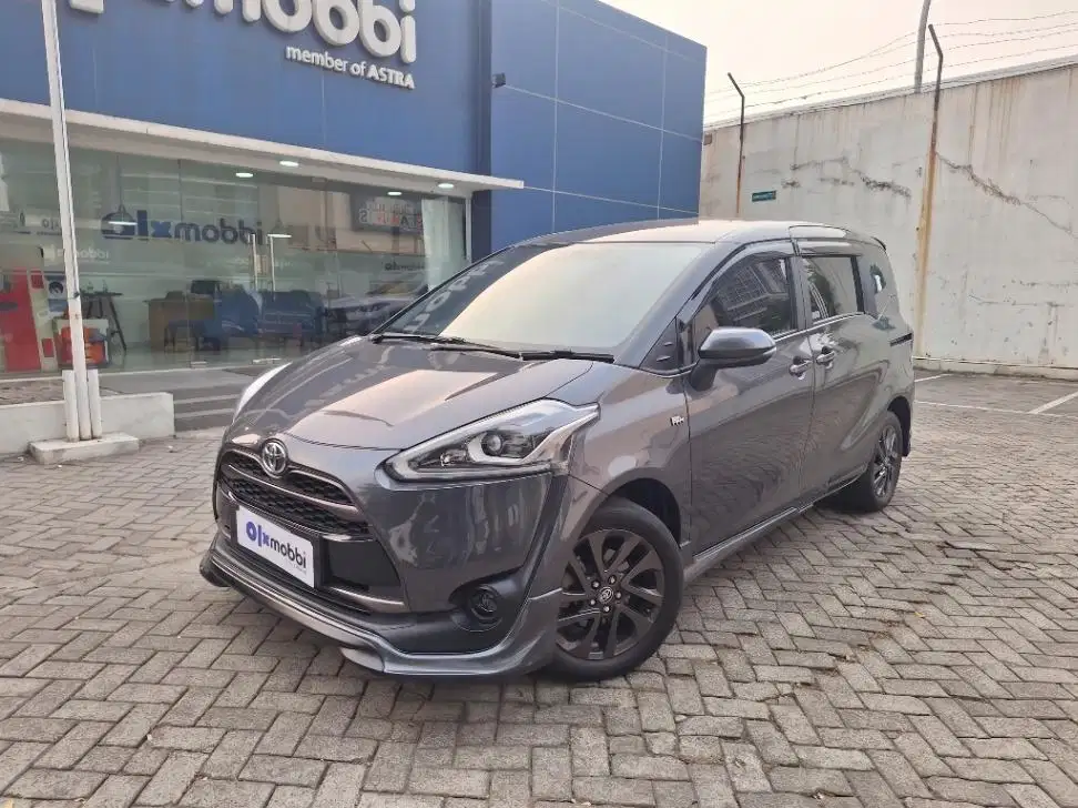 LOW DP Toyota Sienta 1.5 Q Bensin-AT 2016 SMQ