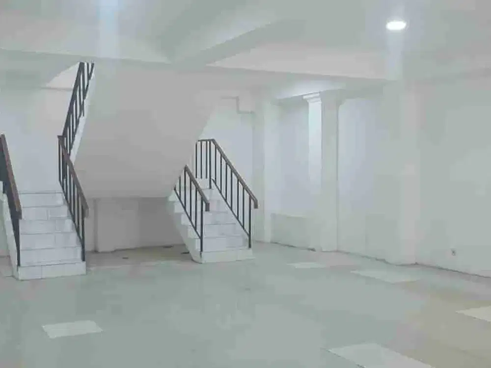 DISEWAKAN Ruko GANDENG ,3 lantai di KH Abdullah Syafei -Tebet.Jakarta Selatan.