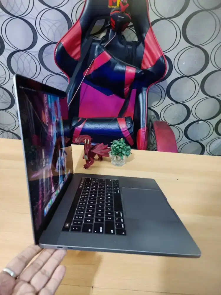 Macbook Pro Retina Touchbar Core i7 Ram 16/512gb Ssd Siap Pakai COD