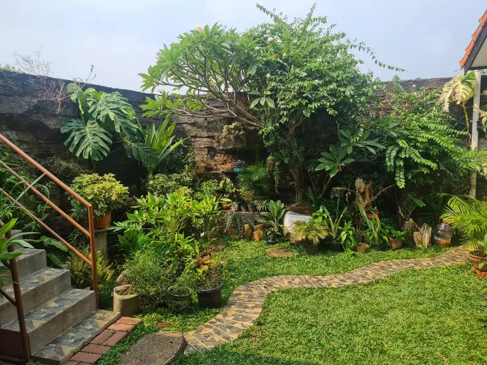 Rumah Keluarga di Bintaro, luas siap huni nyaman hijau - Furnished