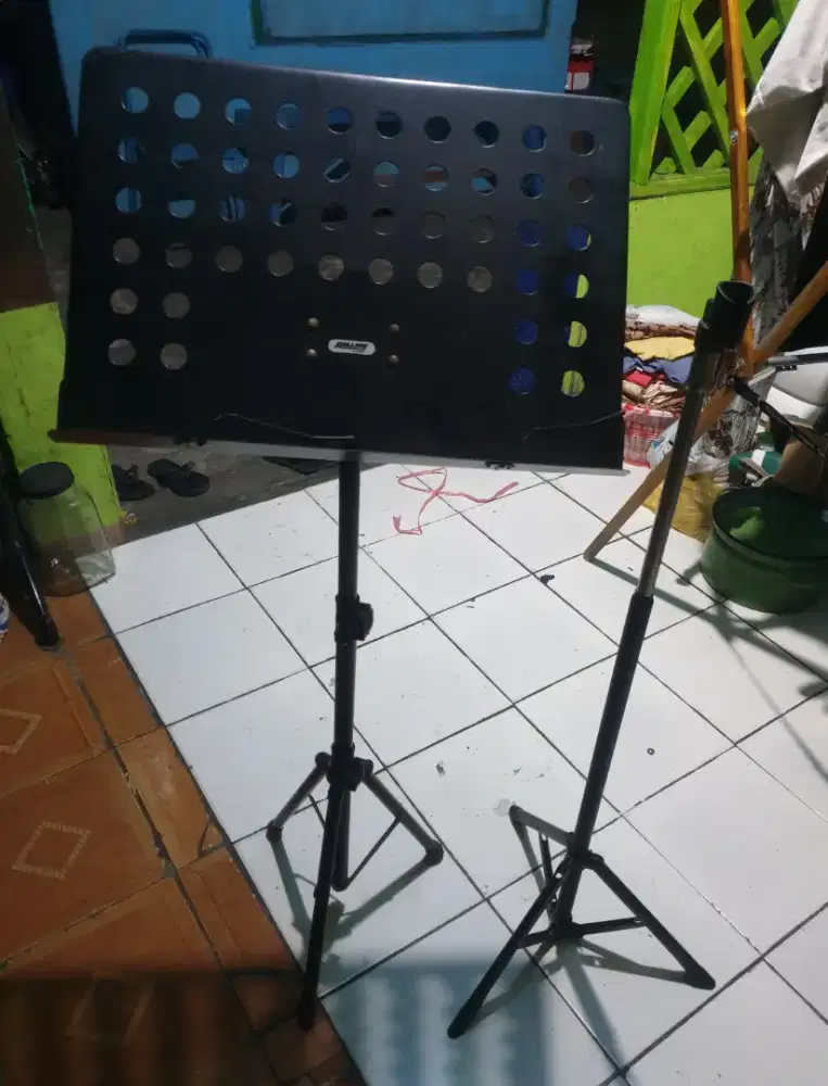 stand mic dan stand partitur