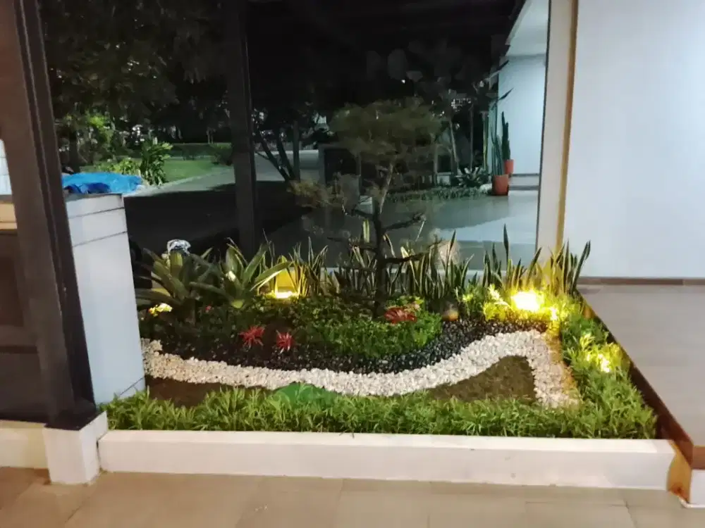 Pembuatan taman kering di kombinasi sama bunga hias