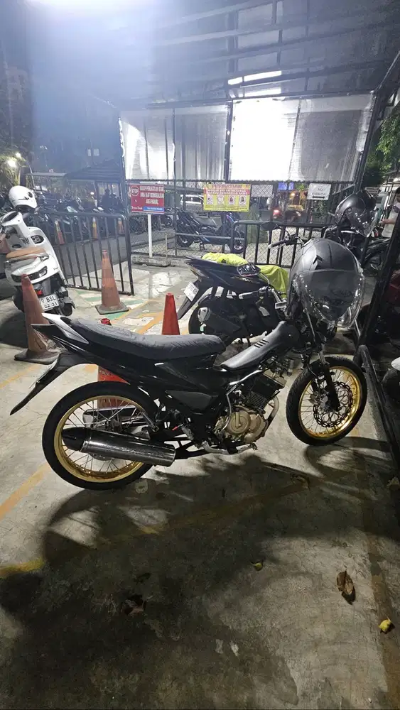 Bismillah saya jual satria FU barong 2010 . Jarak tempuh 72000.