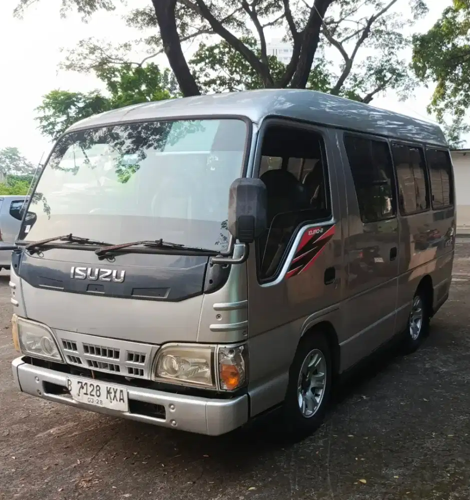 2016 Elf Minibus Short NHR 55 AC